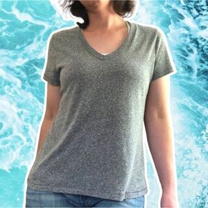 Universal Thread V-neck Short Sleeve T-Shirt in Heather Gray, Size M